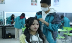 2401級美妝專業學子階段答辯點亮青春夢想