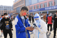 蘭州新華互聯(lián)網(wǎng)中等職業(yè)學(xué)校 全員核酸檢測有序開展