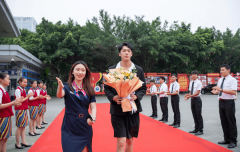 明星帶路|盧東旭探秘校園黑科技，直擊新華硬實力！