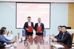  蘭州新華互聯(lián)網(wǎng)學(xué)校與蘭州格桑花藝術(shù)學(xué)校、蘭州源本教育達(dá)成校校合作，簽約儀式在我校圓滿舉行！