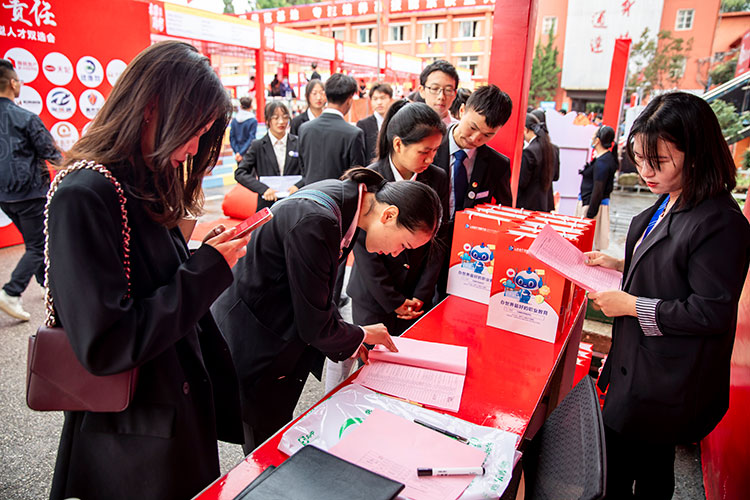 職教新政策,讓新華的職教模式火了