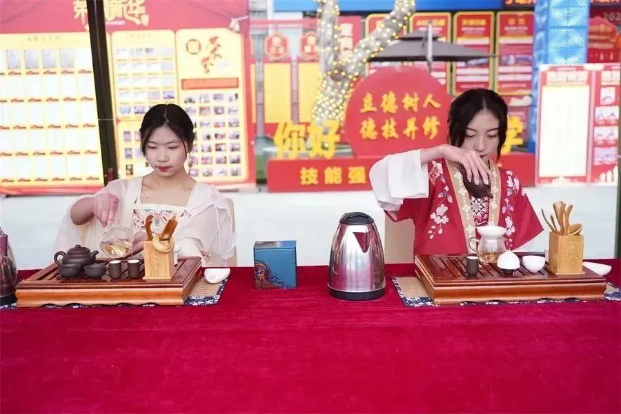 新華電腦教育春季開學熱 | 非遺進校園，國潮范十足！