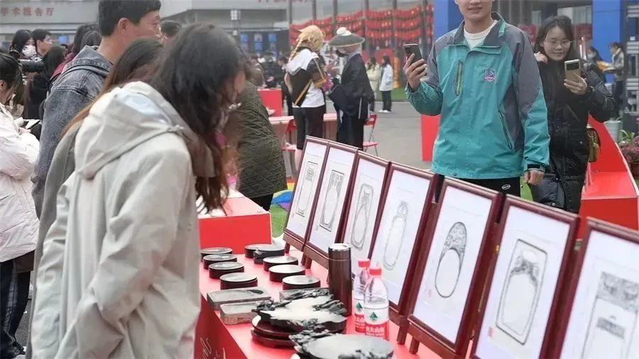 新華電腦教育春季開學(xué)熱 | 非遺進校園，國潮范十足！