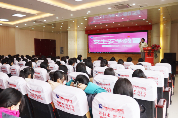 蘭州新華開展“花開無聲，守護綻放”女生安全教育講座