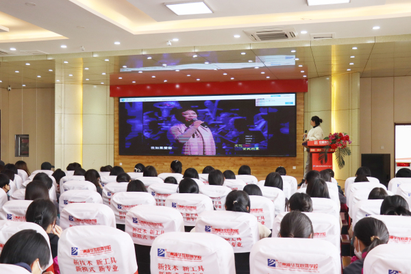 蘭州新華開展“花開無聲，守護綻放”女生安全教育講座