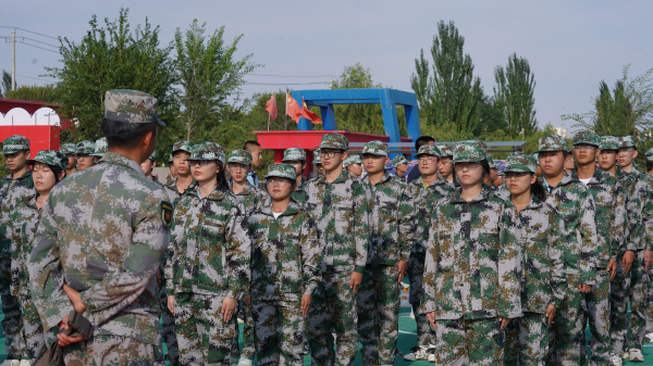 蘭州新華軍訓開營儀式—磨練意志 用汗水向青春致敬