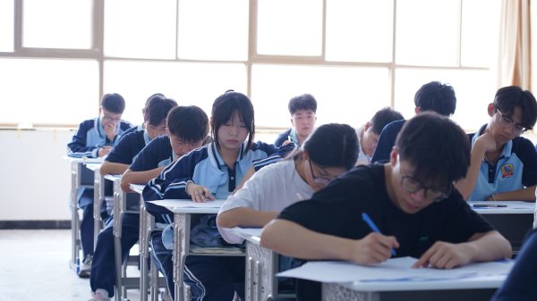 蘭州新華助力學(xué)子升學(xué)之路-高中部建檔考試
