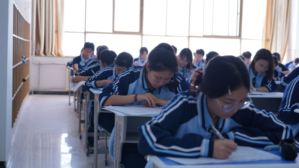 蘭州新華助力學(xué)子升學(xué)之路-高中部建檔考試