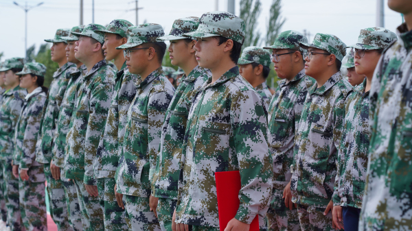 蘭州新華軍訓匯演 展示新生風采