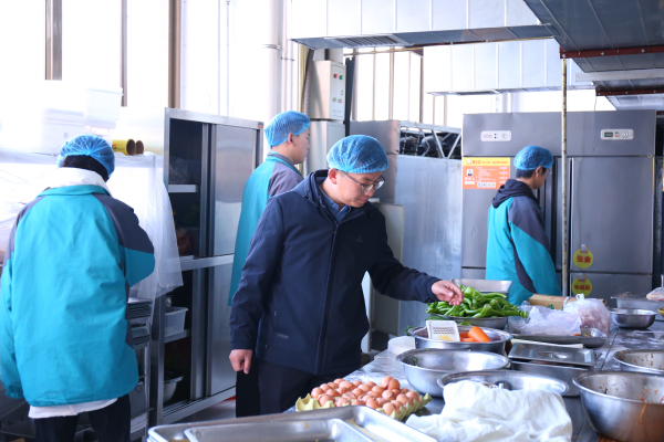 蘭州新華食品安全檢查-強(qiáng)化校園食品監(jiān)管 筑牢食品安全“網(wǎng)”