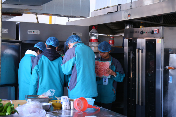 蘭州新華食品安全檢查-強(qiáng)化校園食品監(jiān)管 筑牢食品安全“網(wǎng)”